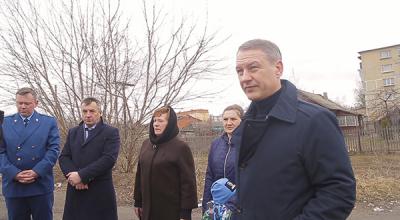 Аркадий Фомин проконтролировал создание безопасного железнодорожного перехода в Шилово