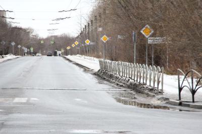 Городским службам в праздники поручили обрабатывать тротуары и следить за ливнёвкой