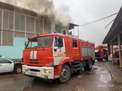 Открытое горение в гаражном комплексе в Рязани ликвидировано