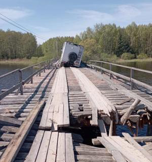 Обрушившийся мост через Пру в Клепиковском районе восстановили