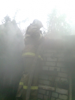 В Спас-Клепиках погорели гараж и жилой дом