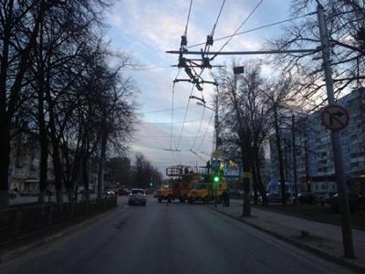 В Рязани рога троллейбуса обрушились на девушку