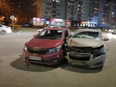 На улице Большой Kia не уступила дорогу Chevrolet, пострадали четыре человека