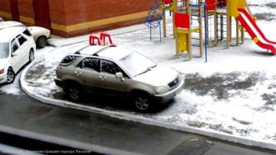 В Рязани с начала года за парковку на газонах оштрафовали 180 нарушителей