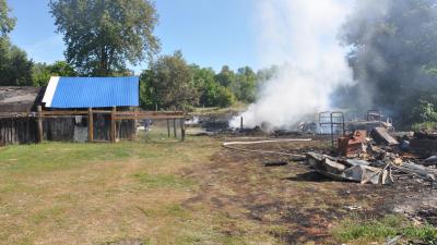 Под Шацком сгорели егерский дом, два сарая, баня, два трактора, два снегохода и УАЗ