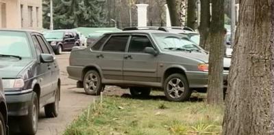 Автомобили студентов оккупировали пространство вокруг РГРТУ