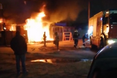 В посёлке Строитель сгорели стройматериалы