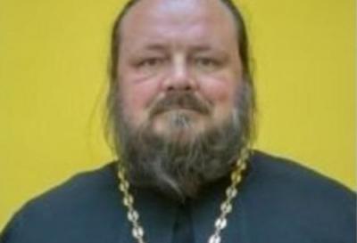 Рязанский священник оправдался за парковку на тротуаре