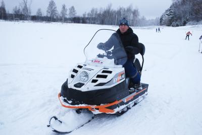 Юным клепиковским лыжникам подарили новый снегоход
