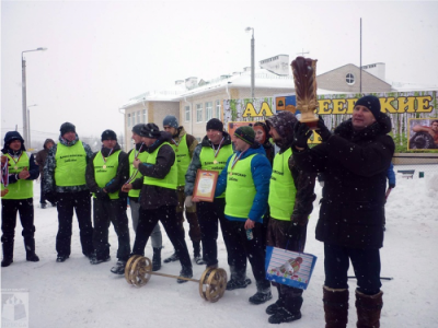Кубок зимних спортивных игр достался милославским силачам