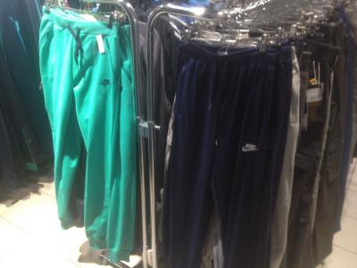 В одном из магазинов Рязани пресечена торговля поддельной одеждой и обувью