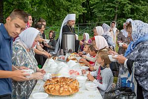 Митрополит Марк совершил литургию в Старожилово