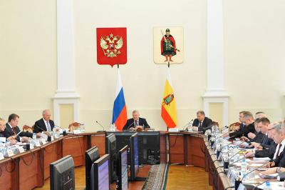 Олег Ковалев велел разобраться с безопасностью проезда людей в маршрутках