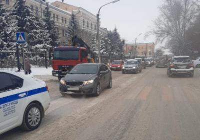 На улице Каширина Kia сбила женщину на пешеходном переходе