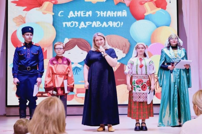 В День знаний депутаты Рязгордумы поздравили учеников и педагогов рязанских школ