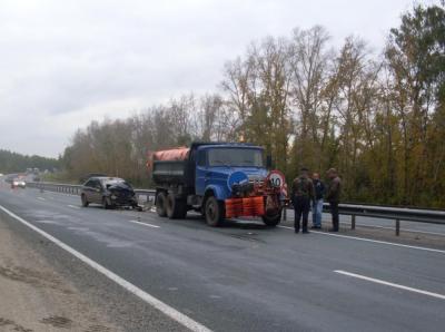 На рязанском участке М5 таксист врезался в ЗИЛ
