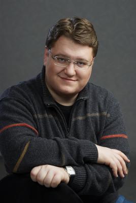 Семён Сазонов поздравляет женщин с первым праздником весны