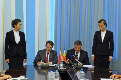 Николай Любимов подписал соглашение о сотрудничестве с Воронежской областью