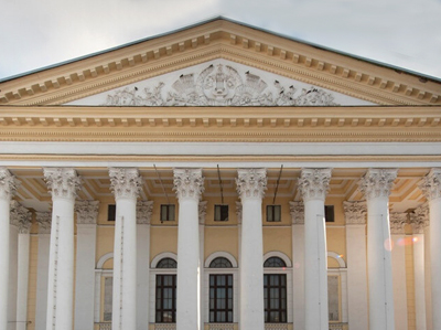 Директор Рязанского театра драмы прокомментировал рекламу на здании театра