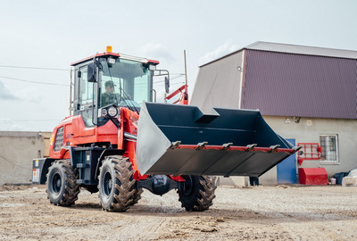 «Зелёный сад» отправил в помощь бойцам СВО фронтальный погрузчик