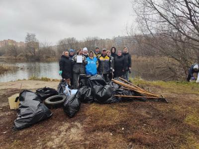 Рязанцы очистили берега Черезовских прудов от мусора