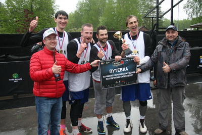 Путёвку на финал чемпионата России по стритболу на «Железке» завоевали москвичи