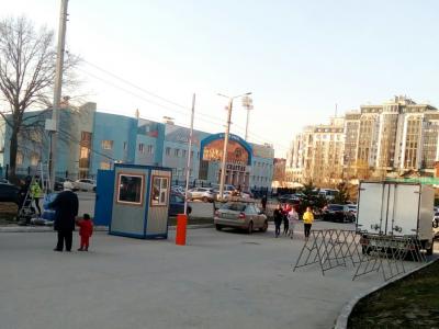 Шлагбаум у «Спартака» дополнили будкой