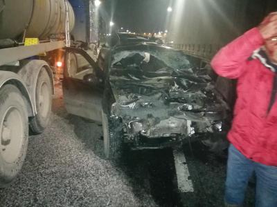 В Рязани «Лада Ларгус» столкнулась с двумя фурами