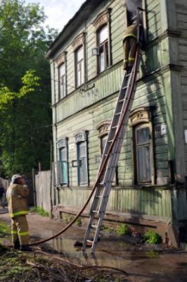 Из горящего дома на улице Яхонтова Рязани эвакуировано 20 человек