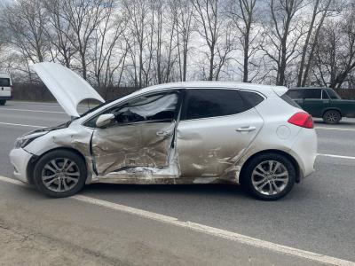 Под Рязанью жёстко столкнулись Kia Ceed и Renault Sandero, пострадали оба водителя