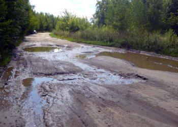 Подъездной путь к Сажнево Рязанского района напоминает дорогу военных лет