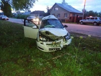 В Ермиши иномарка врезалась в дерево, погибла девушка