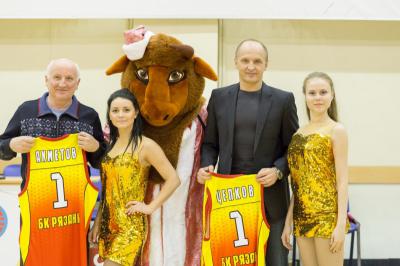 Шаукат Ахметов и Владимир Цепков стали обладателями именных маек БК «Рязань»