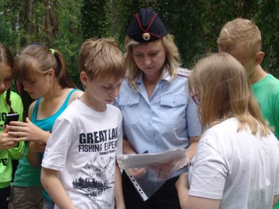 Инспекторы ГИБДД устроили квест по ПДД для маленьких рязанцев