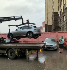 В Рязани судебные приставы эвакуировали машины двух должников