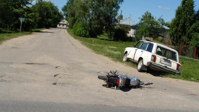 В Ермиши байкер врезался в «четвёрку»