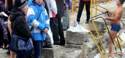 Рязанские моржи открыли сезон на Рюминском пруду