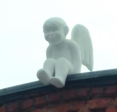 На здании в Рязани появилась фигура ангела