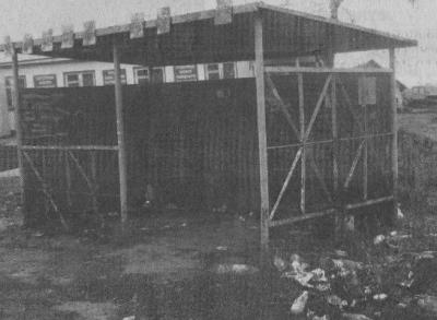 На остановках Милославского района скопился мусор