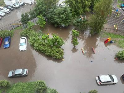 На Касимовском шоссе в Рязани в очередной раз затопило двор