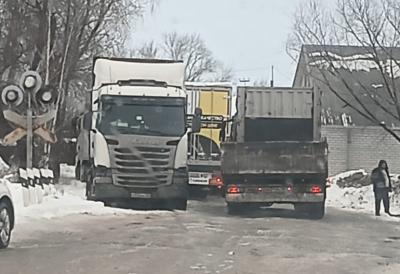 Проблему стихийной парковки фур в Карцево помогут решить средства технической фиксации