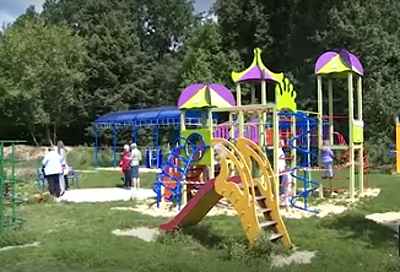 В посёлке Мирный установили первую детскую площадку