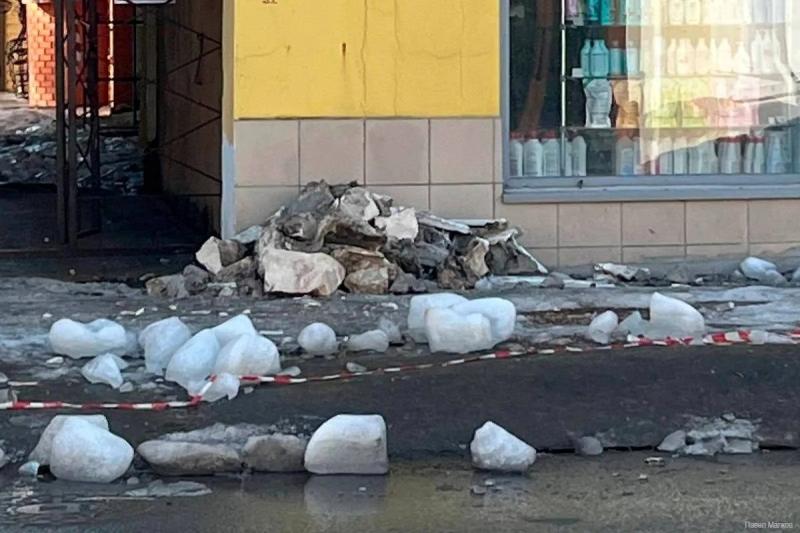 В Рязани кирпич едва не упал на голову мужчине