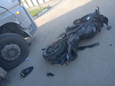 В Приокском пострадал 15-летний байкер, столкнувшийся с фурой