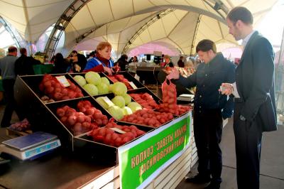 Ярмарку «Покупай рязанское» в Москве посетили Олег Ковалёв и Сергей Собянин