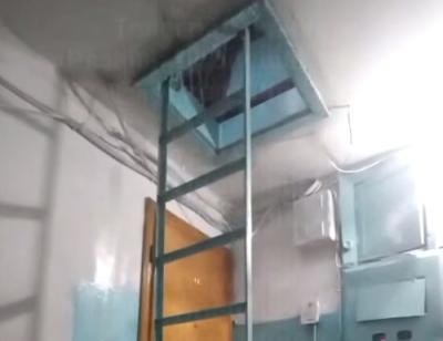 В Рязани после ливня затопило подъезд дома на улице Зубковой