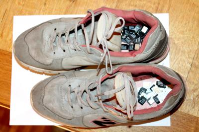 В рязанскую колонию пытались передать в кроссовках 150 сим-карт