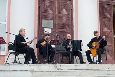 В городском саду снова сыграли