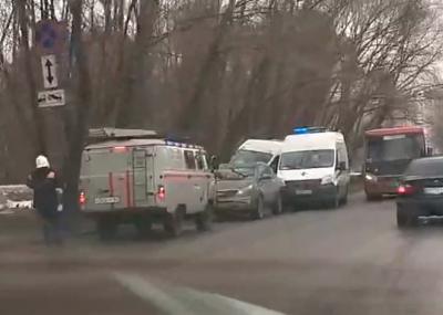 На Окском проезде в Рязани маршрутка въехала в дерево