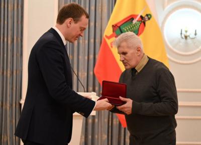 Павел Малков вручил государственные и региональные награды